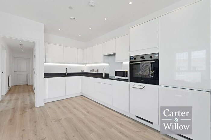 3 Bedroom Flat To Rent In Rose Apartments, Frogley Park, Barking, IG11