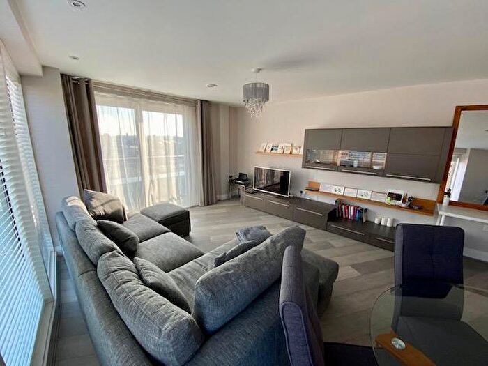 2 Bedroom Apartment To Rent In Bridge Avenue, Maidenhead, SL6