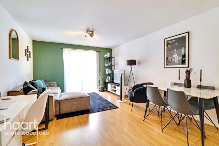 1 Bedroom Apartment For Sale In Imperial Heights, South Woodford, E18