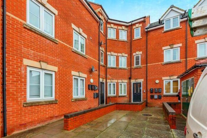 2 Bedroom Flat To Rent In Hawthorn Road, Kettering, NN15