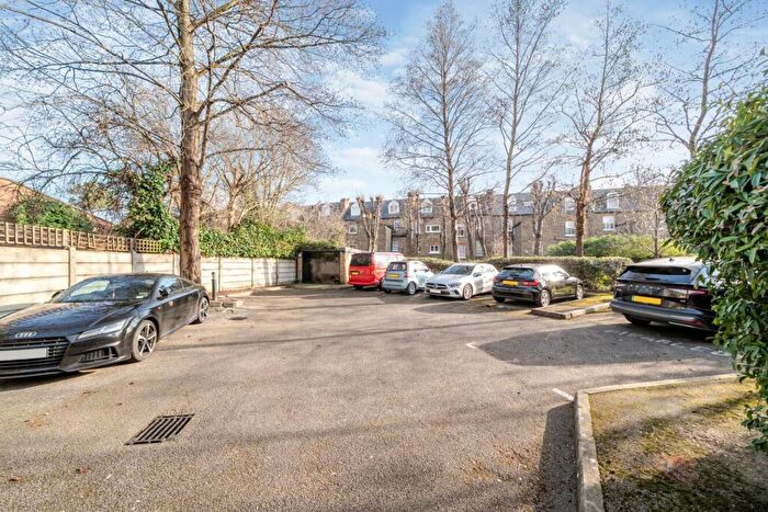 2 Bedroom Flat For Sale In Drayton Park, Islington, N5