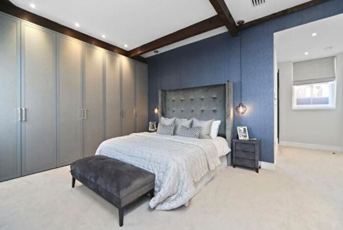 2 Bedroom Flat To Rent In Chesterfield Gardens, Mayfair, London, W1J