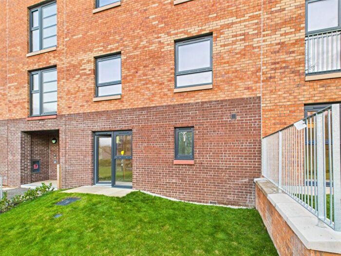 3 Bedroom Maisonette To Rent In Clovenstone Close, Edinburgh, Midlothian, EH14