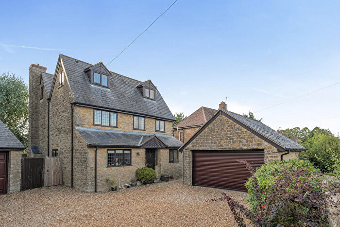 5 Bedroom Detached House For Sale In The Walltree, Charlton Way, NN13