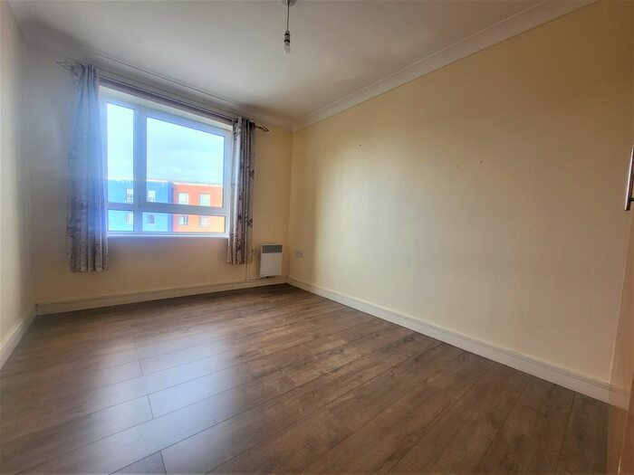 2 Bedroom Flat To Rent In Cleeve Way, Sutton, SM1