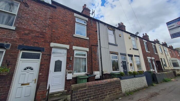 2 Bedroom Property To Rent In Wakefield Road, Ossett, WF5