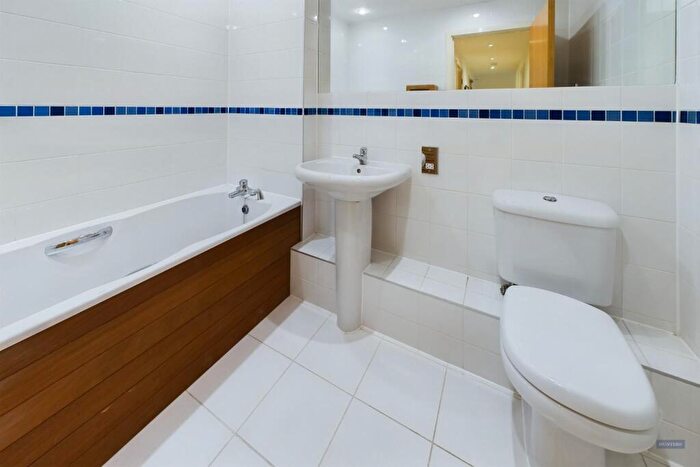 2 Bedroom Apartment For Sale In Sirocco, Channel Way, Southampton, SO14