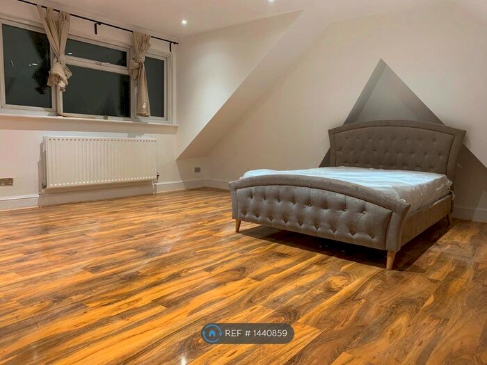 6 Bedroom Semi-Detached House To Rent In Tulse Hill, Brixton, SW2