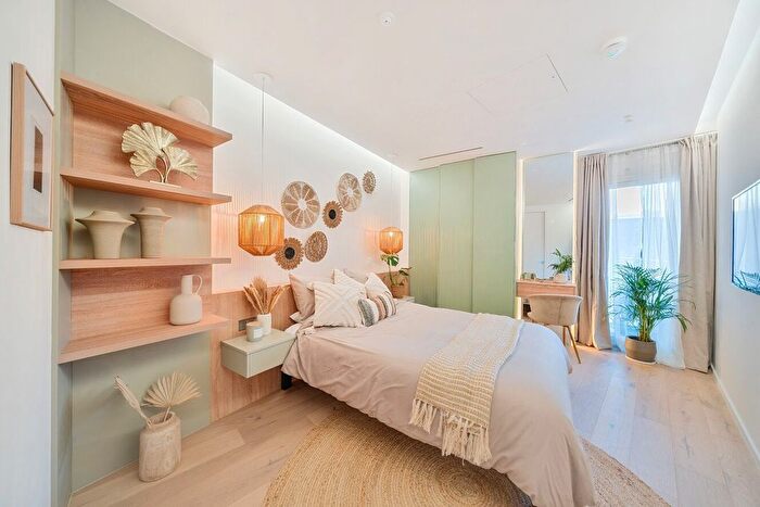 2 Bedroom Flat For Sale In Vinery Way, London, W6