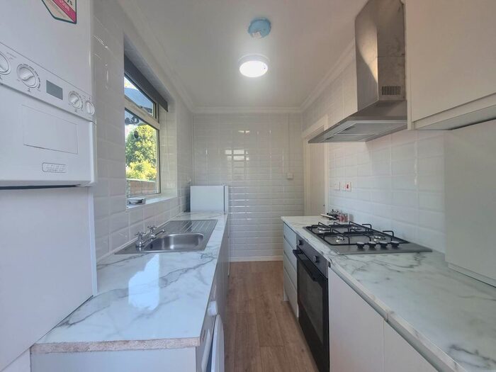 2 Bedroom Maisonette To Rent In Great Cambridge Road, Enfield, EN1