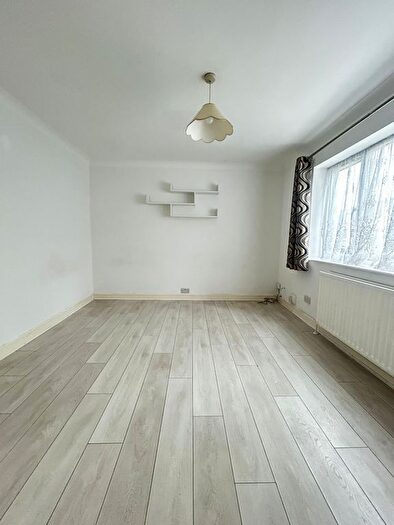 2 Bedroom Maisonette To Rent In Queens Road, Hayes, UB3