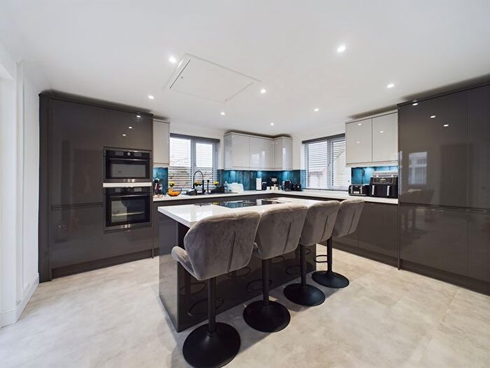 3 Bedroom Bungalow For Sale In Angarrack, Hayle - Spacious Bungalow, TR27