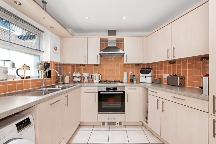 2 Bedroom Flat For Sale In Hayes Grove, London, SE22