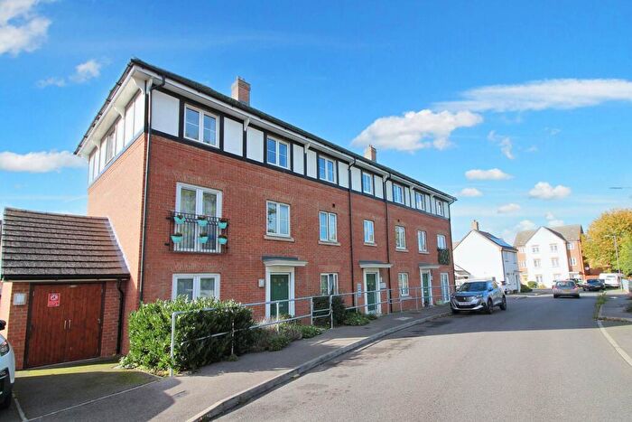 2 Bedroom Apartment For Sale In Chappell Close, Aylesbury, HP19
