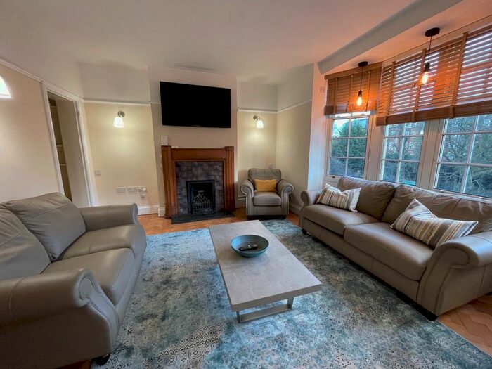 3 Bedroom Flat To Rent In Hagley Court, Hagley Road, Edgabston, B16