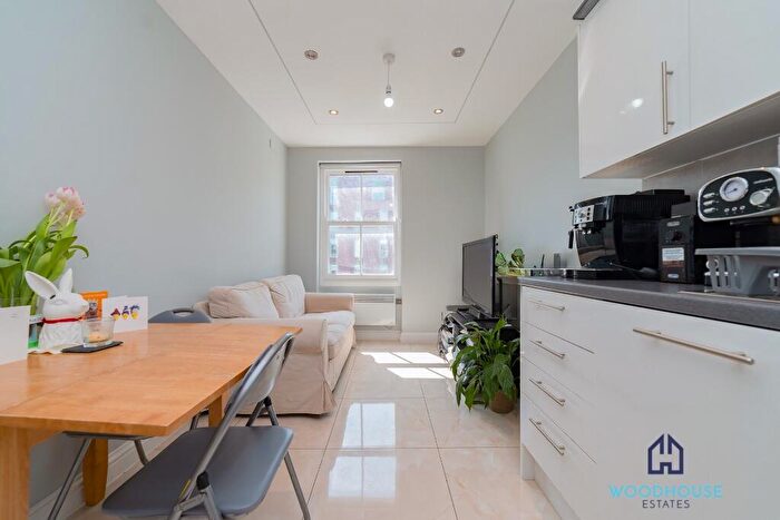 2 Bedroom Flat To Rent In Camden High Street, London, NW1