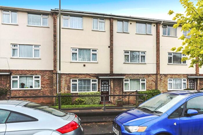 3 Bedroom Maisonette For Sale In Hurstwood Court, Woodhouse Road, N12