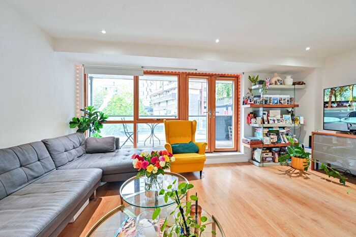 2 Bedroom Flat To Rent In Melbway House, Southwark, London, SE1