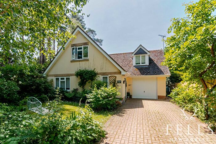 4 Bedroom Detached House For Sale In Park Lane, Alderholt, Dorset, SP6