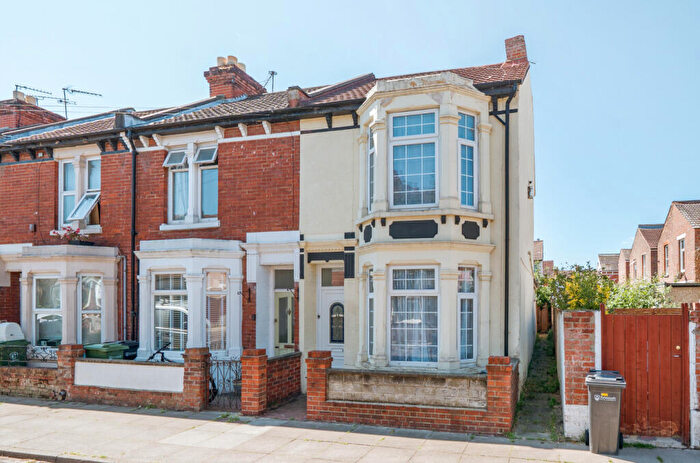 3 Bedroom End Of Terrace House To Rent In Tredegar Road Silver Sub, Southsea, PO4