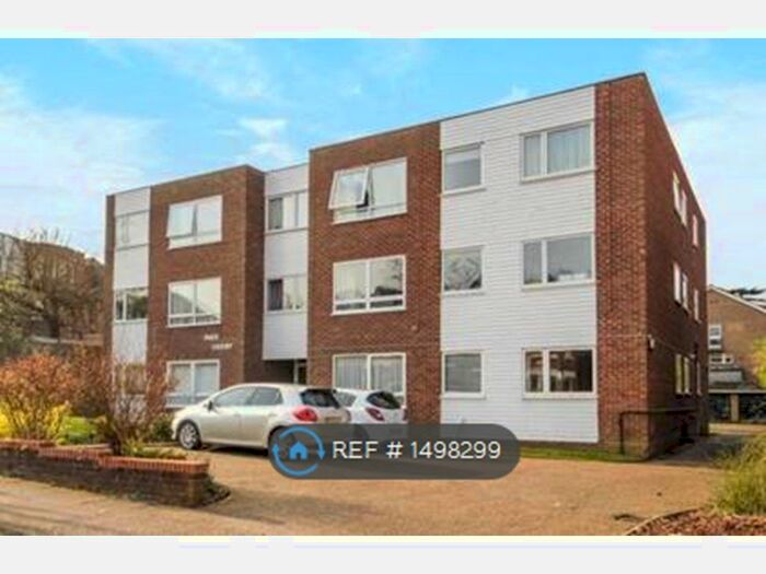 Studio To Rent In Windsor Road, London, N3