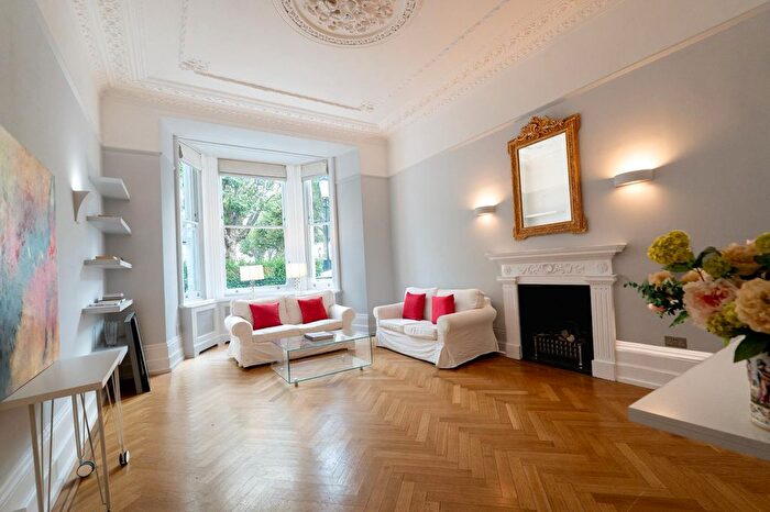 2 Bedroom Flat For Sale In Redcliffe Square, London, SW10