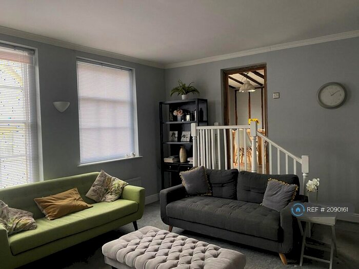 3 Bedroom Maisonette To Rent In Three Tuns Court, Norwich, NR1