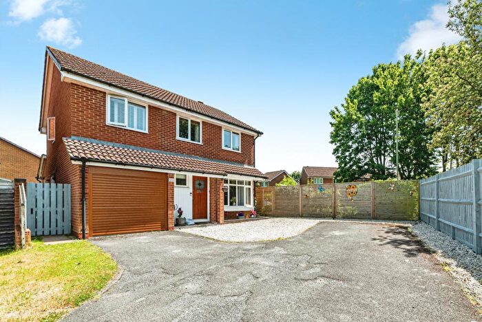 4 Bedroom Detached House For Sale In Sandpiper Way, Basingstoke, RG22