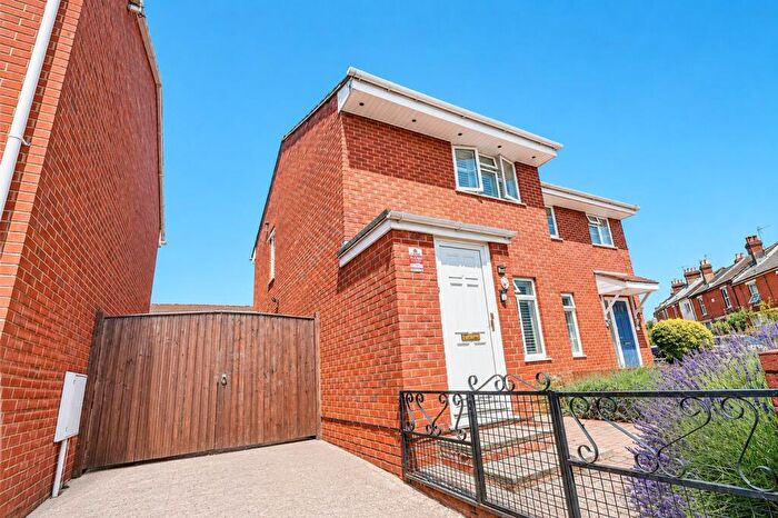 2 Bedroom Semi Detached House For Sale In Freemantle, Shirley, Southampton, SO15