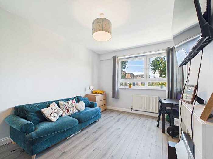 2 Bedroom Apartment For Sale In Neckinger Estate, Bermondsey, SE16