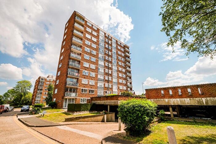 2 Bedroom Flat To Rent In Gardner Close, Wanstead, E11