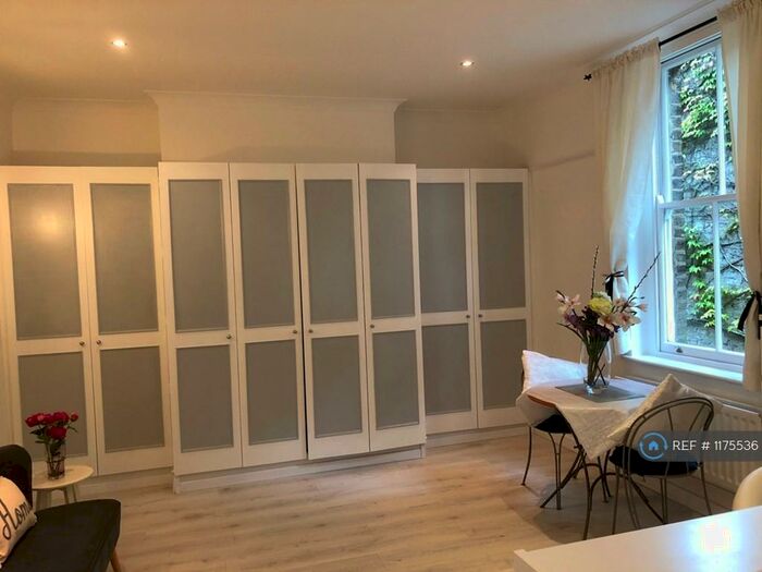 Studio To Rent In Frognal, London, NW3