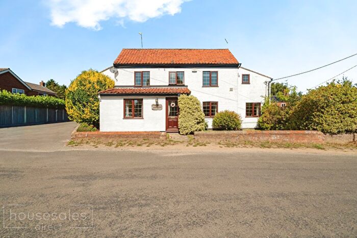 4 Bedroom Detached House For Sale In The Old Wheelwrights Hayesborough Road, Whitehorse, Carmel, North Fossum, Norfolk, NR28