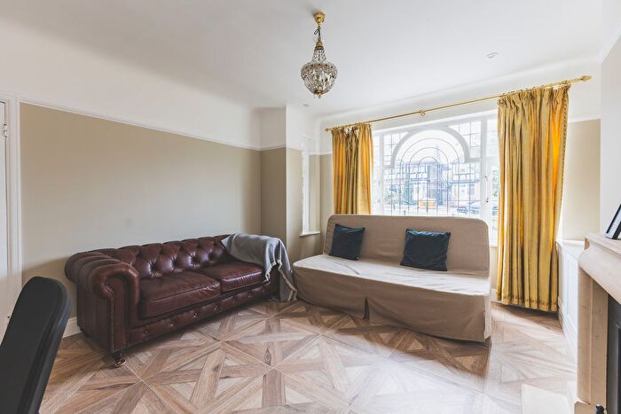 3 Bedroom Town House To Rent In Clarendon Road, London, W5