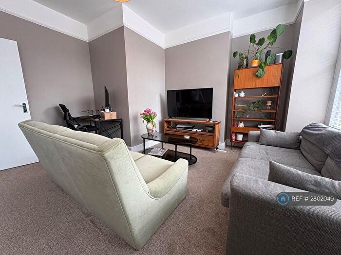 3 Bedroom Flat To Rent In Holloway, London, N19