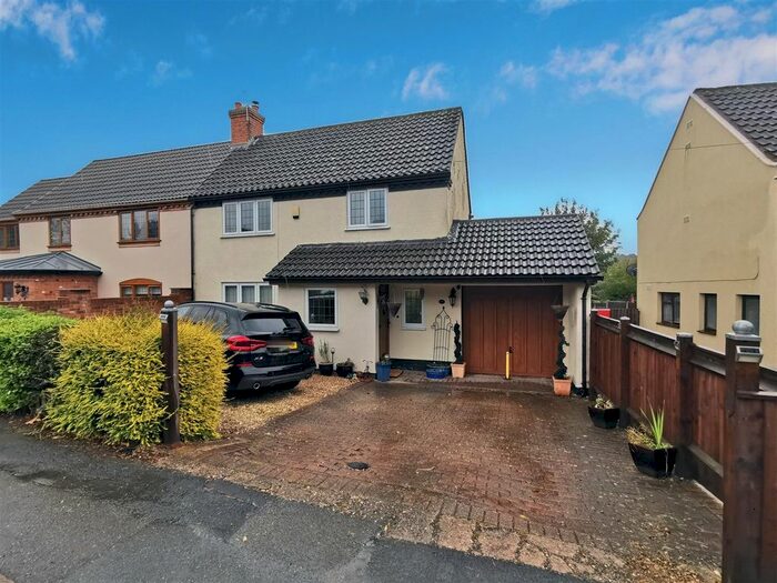 3 Bedroom Semi-Detached House To Rent In Redditch Road, Alvechurch, Birmingham, B48