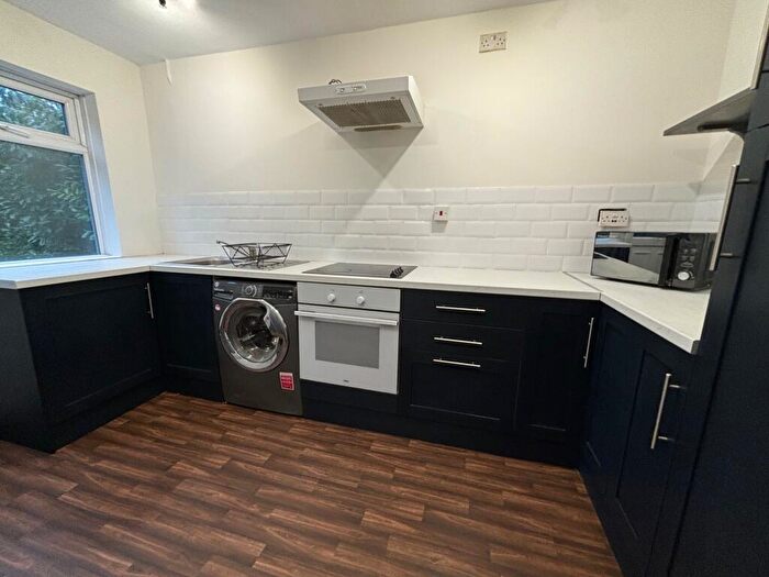 4 Bedroom House To Rent In Jiggins Lane, B32