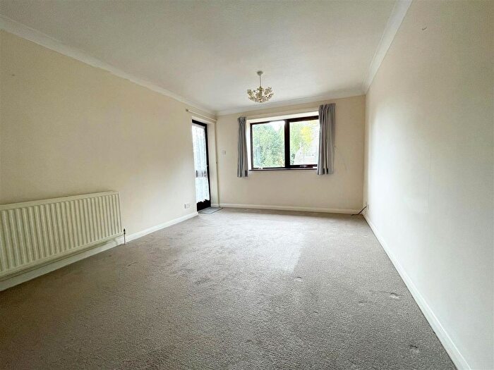 2 Bedroom Flat For Sale In Victoria Avenue, Shanklin, PO37