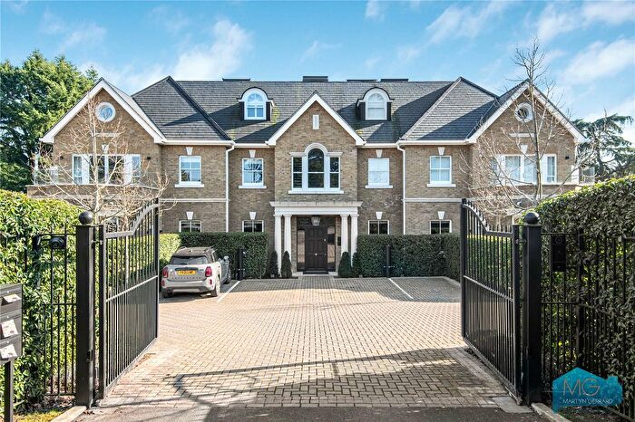 2 Bedroom Flat For Sale In Camlet Way, Barnet, EN4