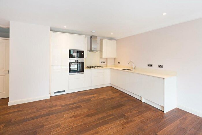 2 Bedroom Flat To Rent In High Street, Wanstead, E11