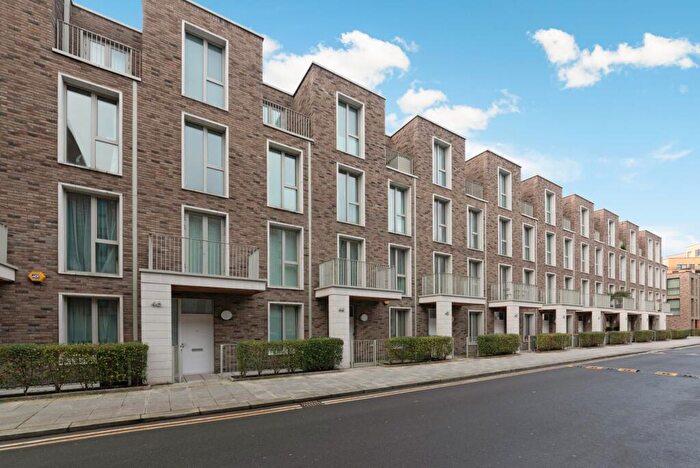 3 Bedroom Town House For Sale In Starboard Way, Royal Wharf, London, E16