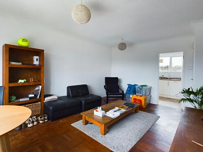 2 Bedroom Flat For Sale In Queens Court, Haywards Heath, RH16