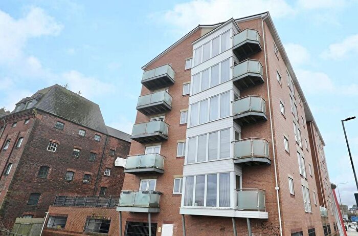 2 Bedroom Flat For Sale In Wincolmlee, Hull, HU2