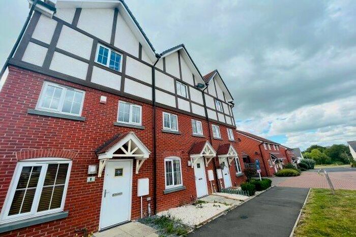 4 Bedroom Town House To Rent In Jonagold Place, Evesham, WR11