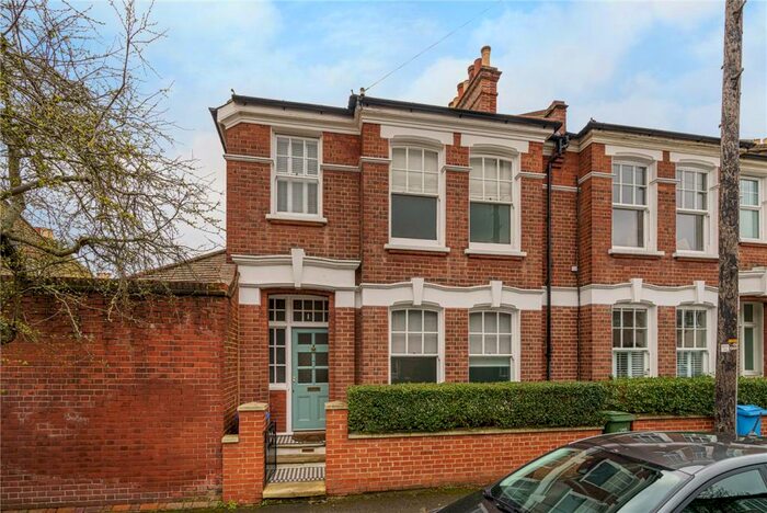 3 Bedroom Semi-Detached House To Rent In Ryedale, East Dulwich, London, SE22