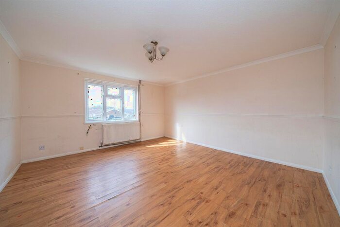 2 Bedroom Flat For Sale In Great Palmers, Hemel Hempstead, Hertfordshire, HP2