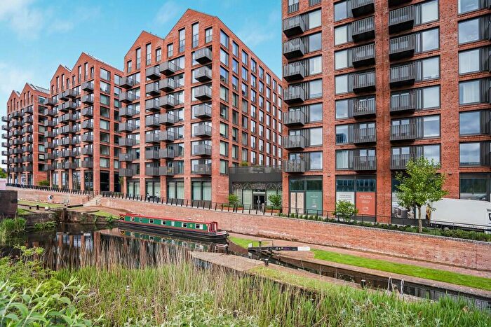2 Bedroom Apartment To Rent In Glasswater Locks, Belmont Row, Birmingham, B4