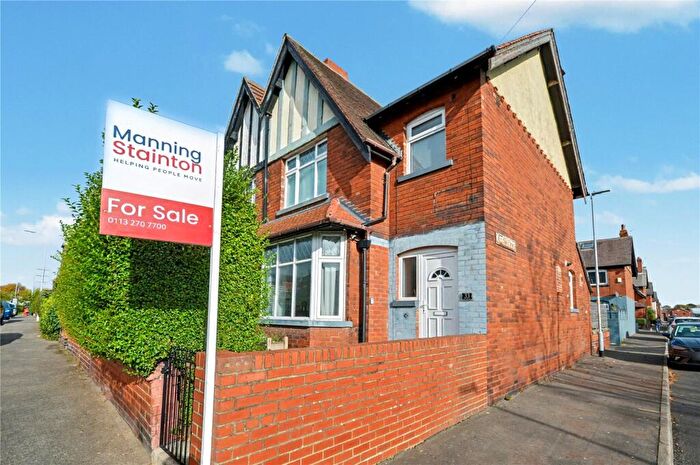 3 Bedroom End Of Terrace House For Sale In Barkly Road, Beeston, Leeds, West Yorkshire, LS11