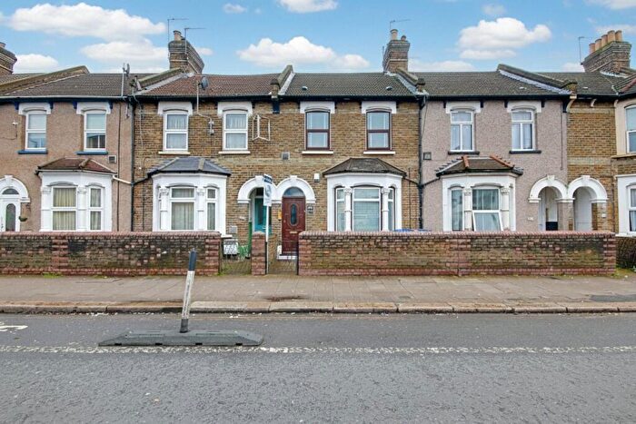 1 Bedroom Maisonette For Sale In High Street, Enfield, EN3