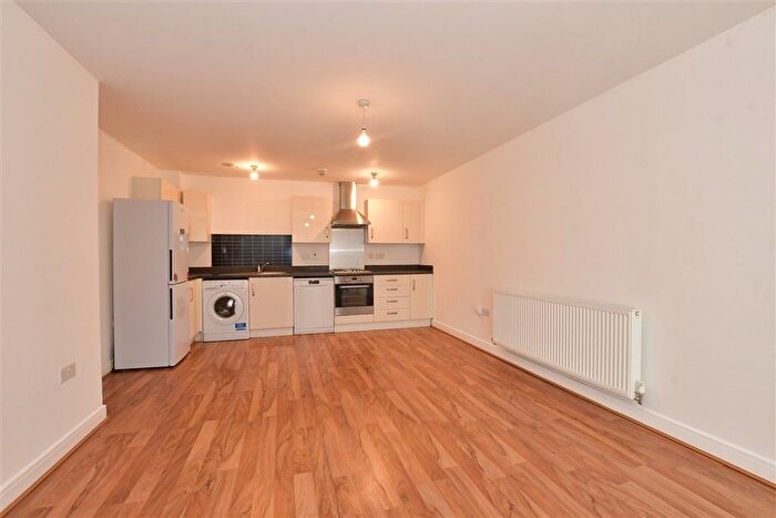 2 Bedroom Flat For Sale In Maxwell Road, Romford, Essex, RM7